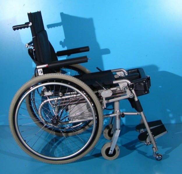 Scaun cu rotile cu verticalizare electrica Levo