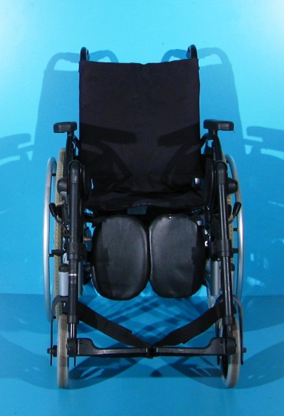 Scaun cu rotile Breezy - latime sezut 40 cm