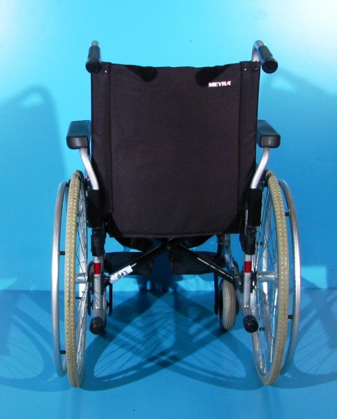 Scaun cu rotile  Meyra - latime sezut 43 cm