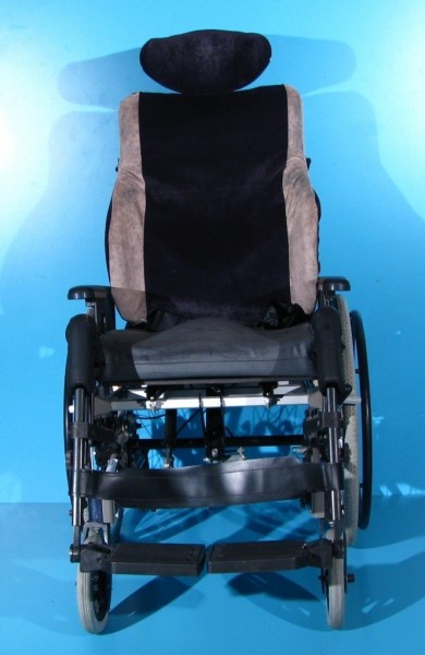 Scaun cu rotile  Netti / latime sezut 43 cm