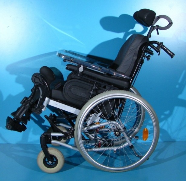 Scaun cu rotile nepliabil pentru adulti