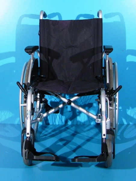 Scaun cu rotile din aluminiu Drive - latime sezut 45 cm