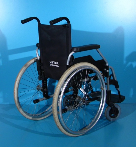 Scaun cu rotile - Meyra   latime sezut 39 cm
