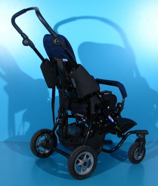 Carucior pentru copii cu dizabilitati