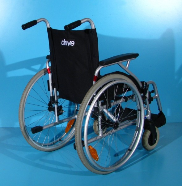 Scaun cu rotile din aluminiu  Drive - latime sezut 42 cm