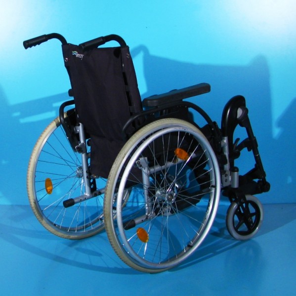 Scaun cu rotile Breezy - latime sezut 40 cm