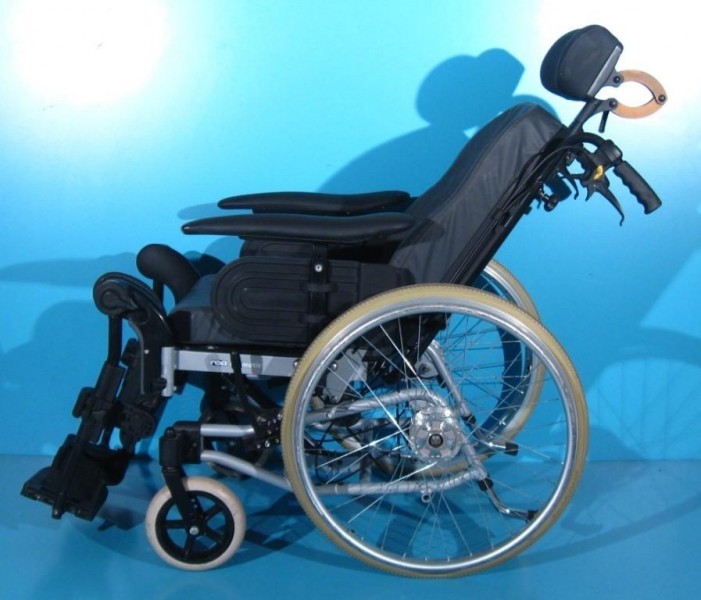 Scaun cu rotile Invacare latime sezut 43 cm