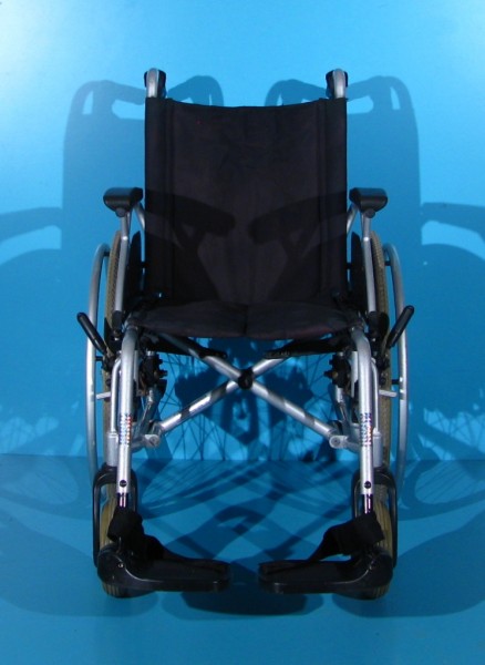 Scaun cu rotile - Drive   latime sezut 42 cm