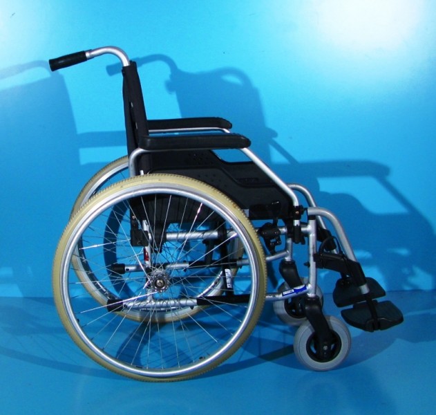 Scaun cu rotile  Meyra - latime sezut 43 cm