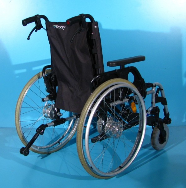 Scaun cu rotile din aluminiu  Breezy - latime sezut 43 cm