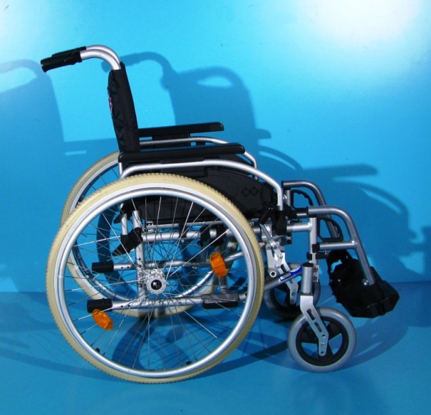 Scaun cu rotile B+B - latime sezut 40 cm