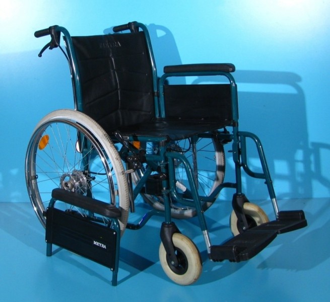 Scaun cu rotile Meyra   latime sezut 43 cm