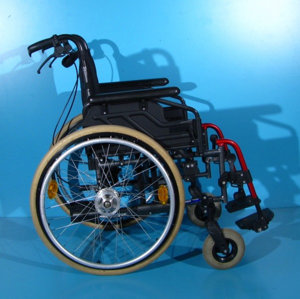 Scaun cu rotile din aluminiu Sopur - latime sezut 46 cm