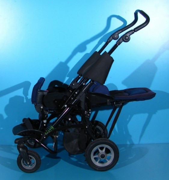 Carucior pentru copii cu dizabilitati