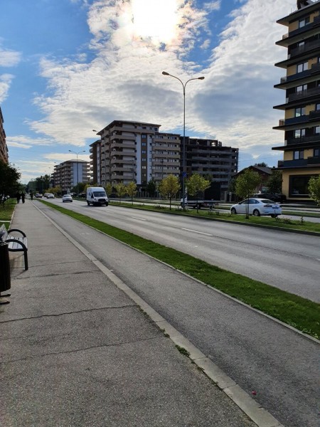 Spatiu comercial parter de inchiriat - 73 mp - 600 €/lună - Showroom Bloc DC5, Ramnicu Valcea