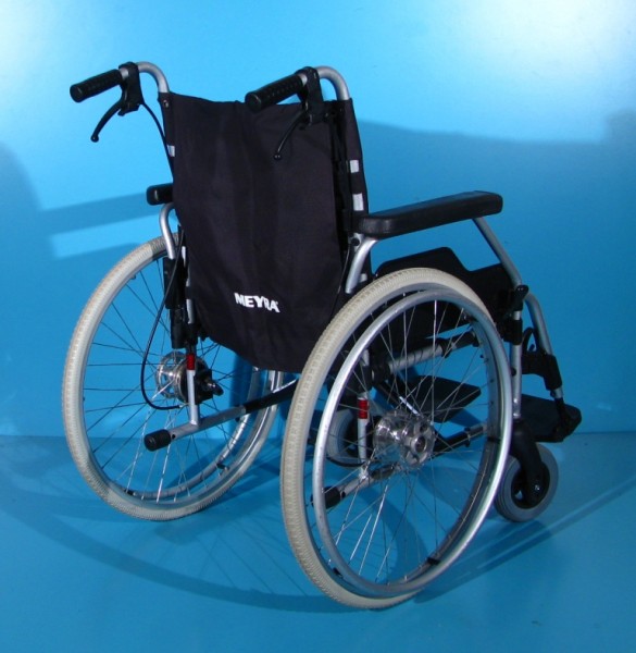 Scaun cu rotile - Meyra   latime sezut 48 cm