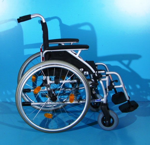 Scaun cu rotile din aluminiu  Drive - latime sezut 45 cm