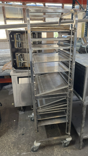 HORECA BUCURESTI – OFERTA SPECIALA ECHIPAMENTE PUTIN FOLOSITE :  • FRIGIDER / DOSPITOR / SPALATOR INOX CU 2 CUVE / MALAXOR / RASTEL / HOTA INOX / MASA DE LUCRU / FELIATOR / FIERBATOR OREZ