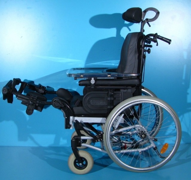 Scaun cu rotile nepliabil pentru adulti