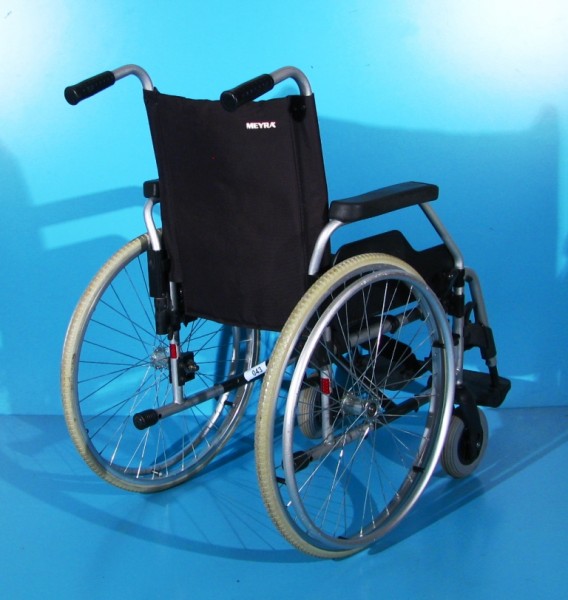 Scaun cu rotile  Meyra - latime sezut 43 cm