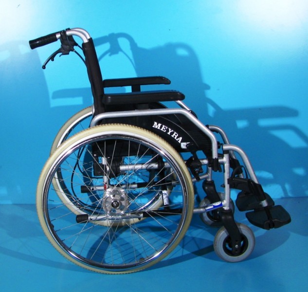 Scaun cu rotile  Meyra - latime sezut 43 cm