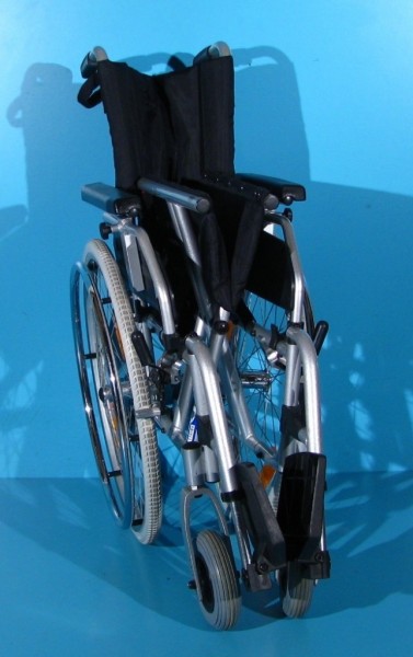 Scaun cu rotile Trenmobil / latime sezut 43 cm