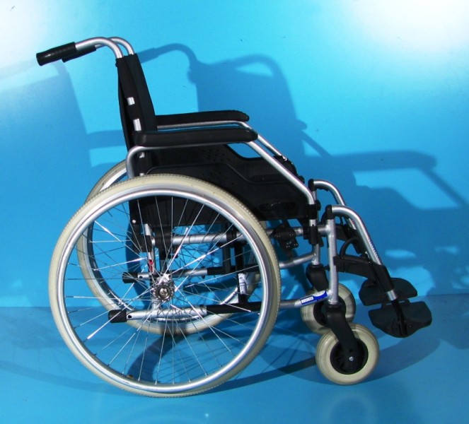 Scaun cu rotile  Meyra - latime sezut 43 cm