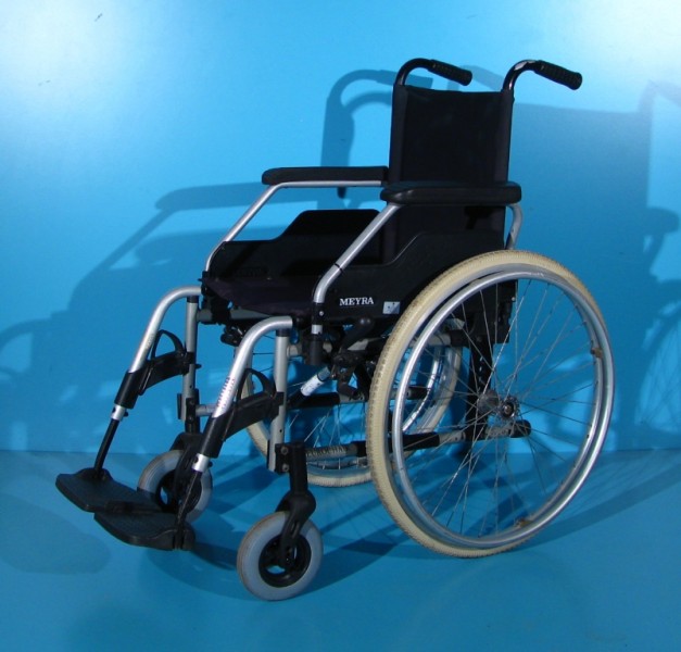 Scaun cu rotile - Meyra   latime sezut 39 cm