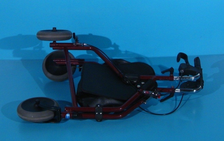 Cadru de mers cu 3 roti  Invacare