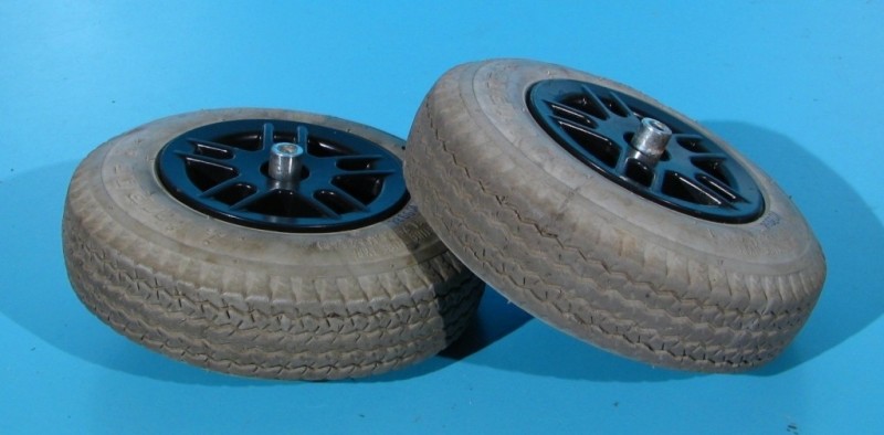 Roata originala cu cauciuc plin 2.80/2.50-4