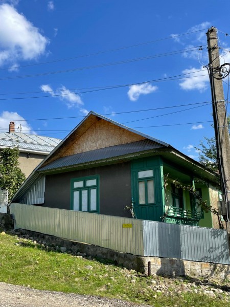 Casa de vanzare comuna Soveja - sat Rucareni (centru)