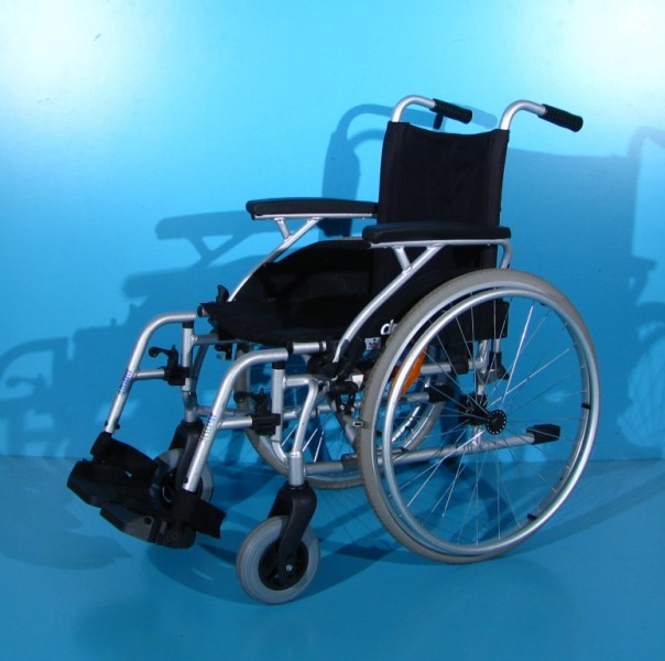 Scaun cu rotile din aluminiu Drive latime sezut 42 cm