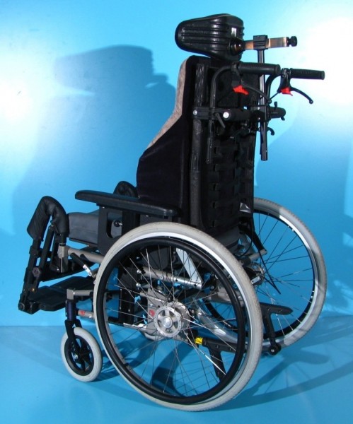 Scaun cu rotile  Netti / latime sezut 43 cm