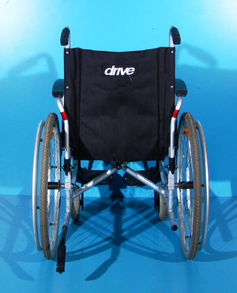 Scaun cu rotile  Drive - latime sezut 45 cm