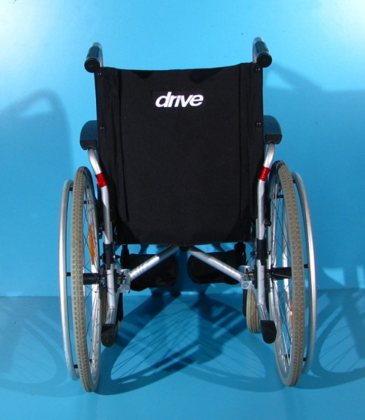 Scaun cu rotile din aluminiu  Drive - latime sezut 42 cm