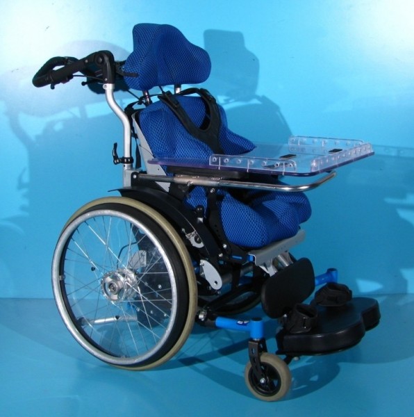 Scaun cu rotile pentru copii