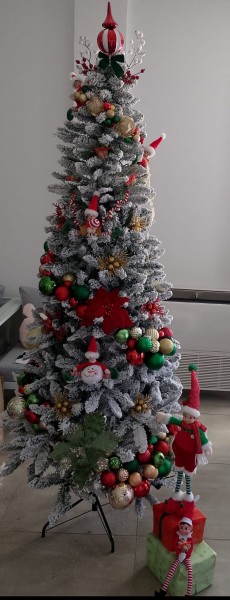 Brad artificial de Craciun impodobit