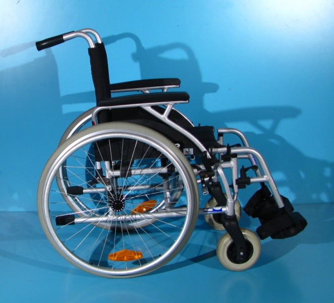 Scaun cu rotile din aluminiu  Drive - latime sezut 42 cm