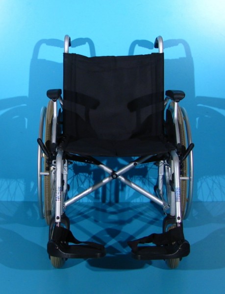 Scaun cu rotile Drive   latime sezut 48 cm