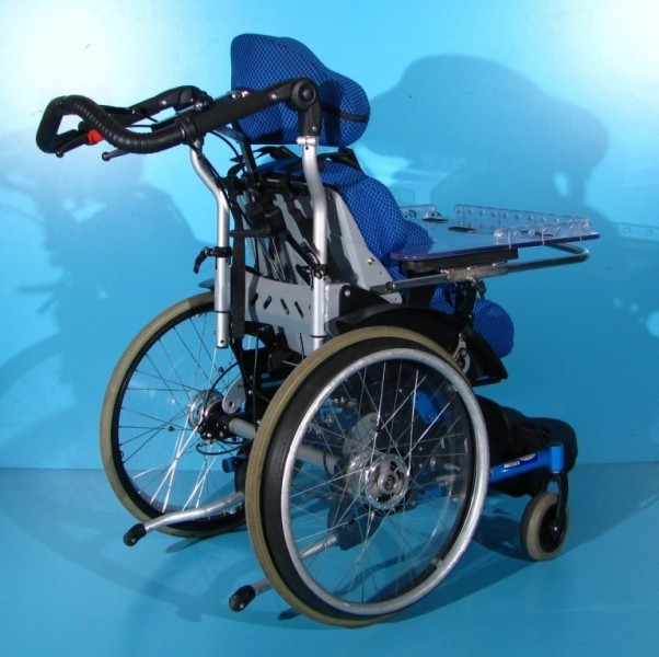 Scaun cu rotile pentru copii