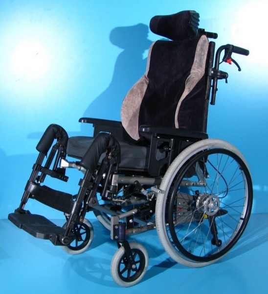 Scaun cu rotile  Netti / latime sezut 43 cm