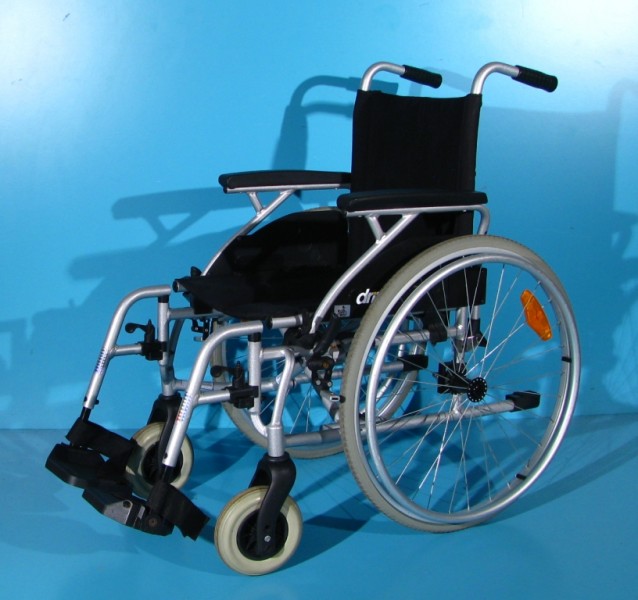 Scaun cu rotile din aluminiu  Drive - latime sezut 42 cm