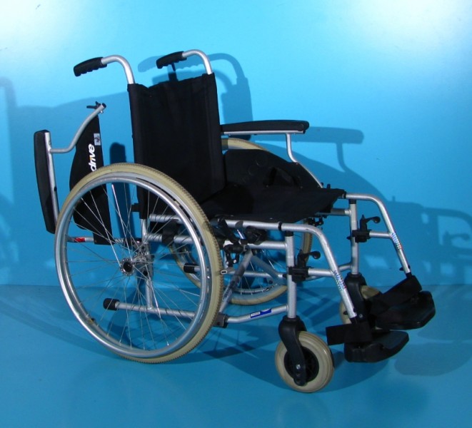 Scaun cu rotile Drive   latime sezut 48 cm
