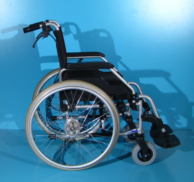 Scaun cu rotile Meyra   latime sezut 43 cm