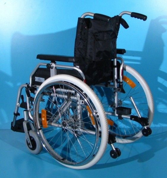 Scaun cu rotile Trenmobil / latime sezut 43 cm