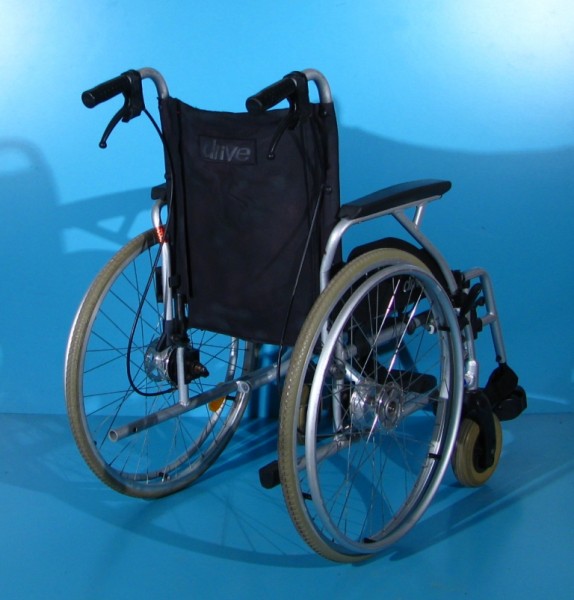 Scaun cu rotile - Drive   latime sezut 42 cm