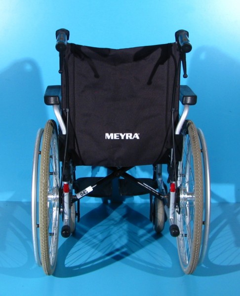 Scaun cu rotile Meyra   latime sezut 43 cm