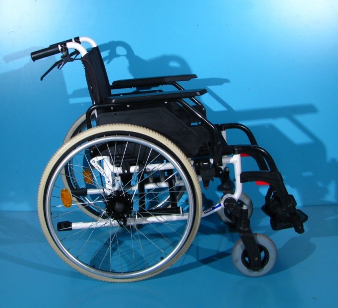 Scaun cu rotile -Dietz   latime sezut 48 cm