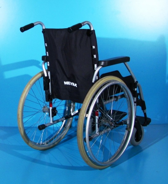 Scaun cu rotile  Meyra - latime sezut 43 cm