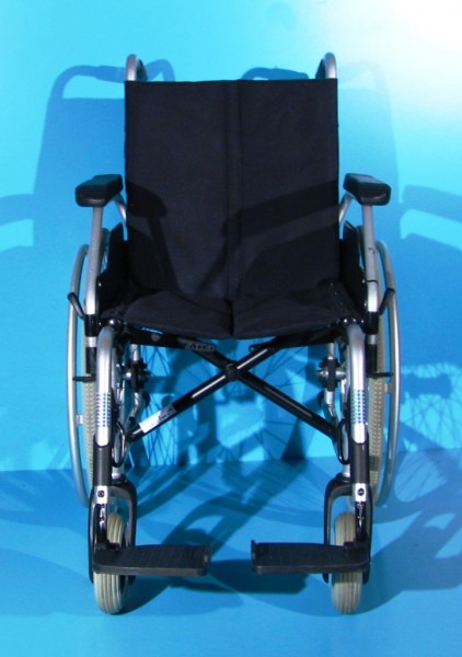 Scaun cu rotile  Meyra - latime sezut 43 cm